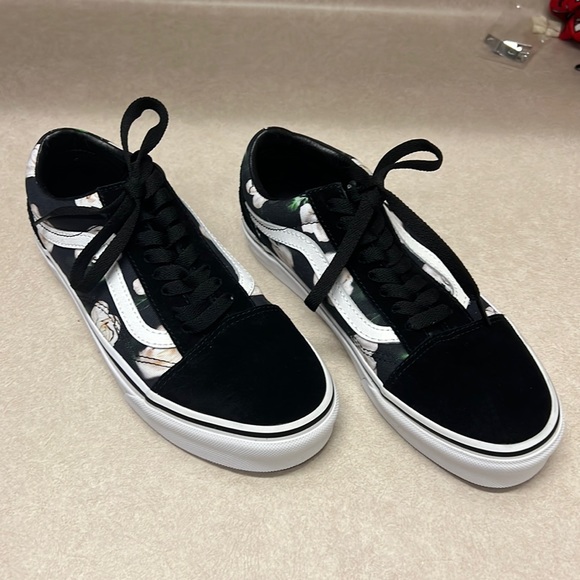 Vans Shoes - Vans flower print shoes